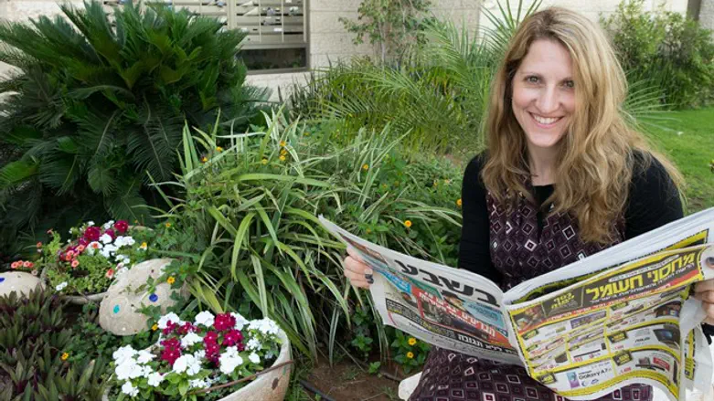 קוראת את המדורים לפי סדר לוגי קבוע. ליאת גנץ