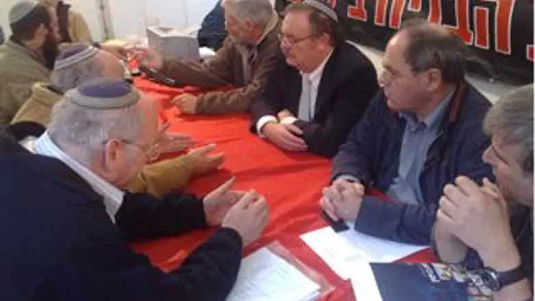 השר הרשקוביץ במאהל המחאה