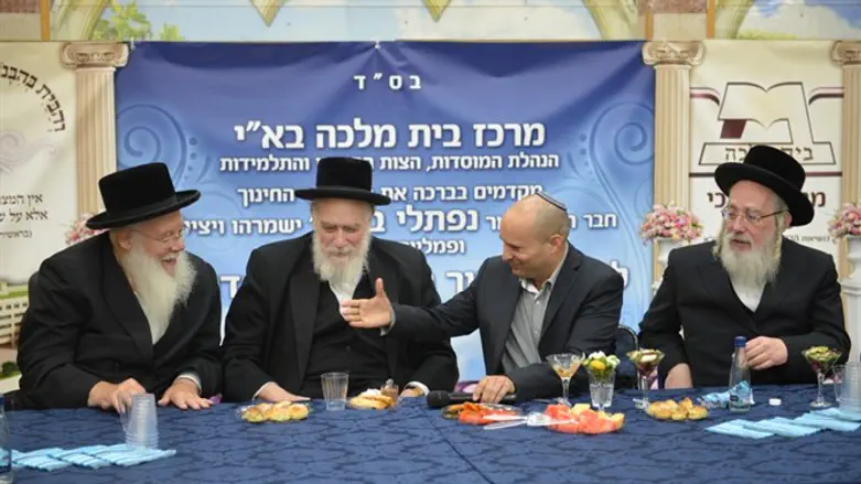 בנט בביקור בבית ספר חרדי