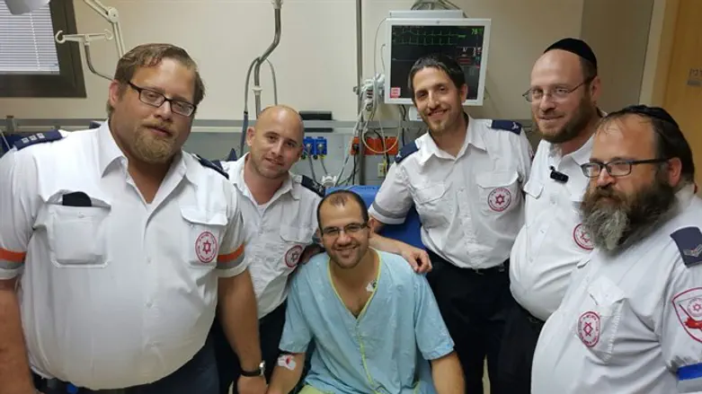 אלירן והצוות שהציל אותו