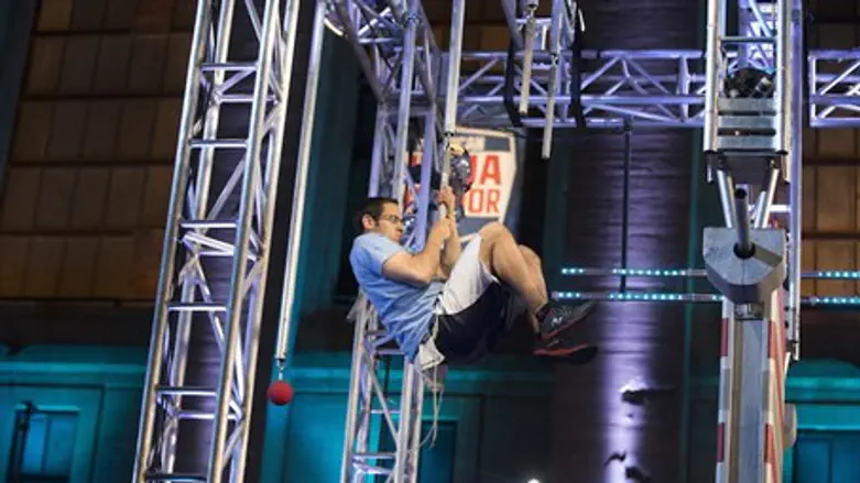 Akiva Neuman competing in “American Ninja Warrior"