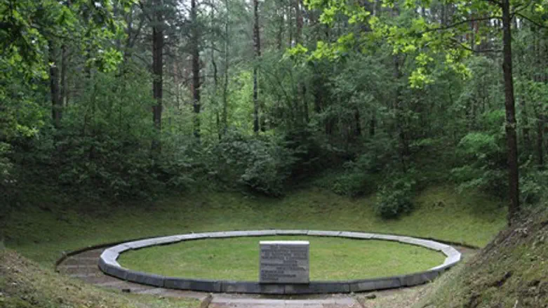 Memorial for the victims of the Ponary massacre