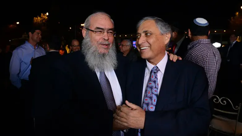 מאגר מח העצם שהקים הציל יותר מאלף חולים. מוטי זיסר ז"ל עם הרב חנניה צ'ולק