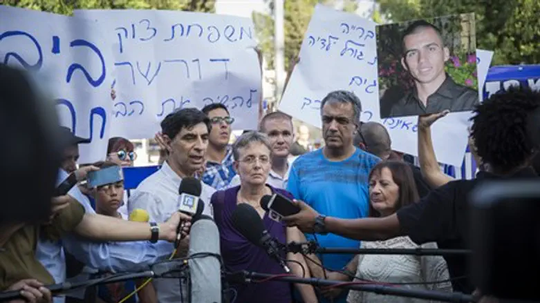 Семьи Адара Голдина и Орона Шауля