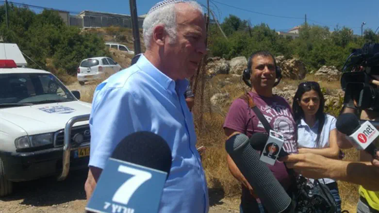 השר אריאל בקרית ארבע