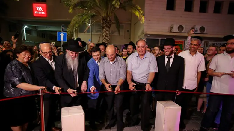 השר, ראש העיר, התורמים והשלוחים בטקס