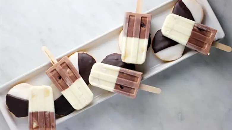 Black and white cookie popsicles