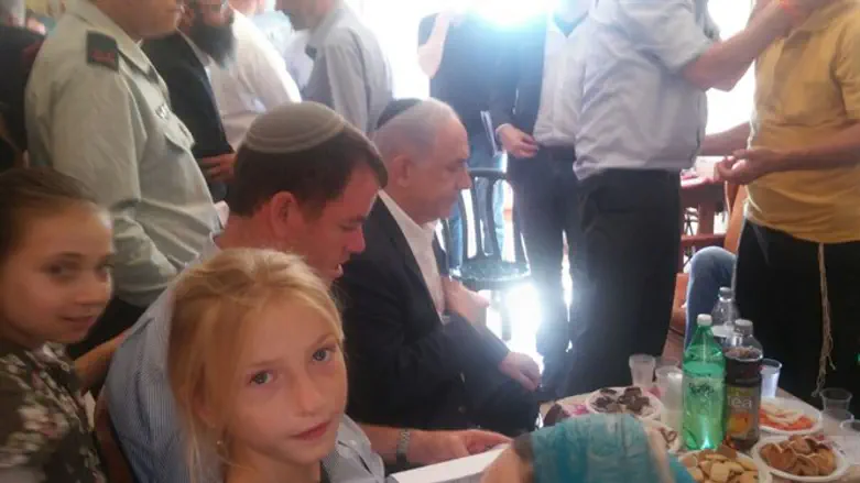 נתניהו בבית משפחת אריאל