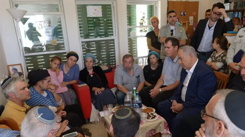 נתניהו בבית משפחת אריאל