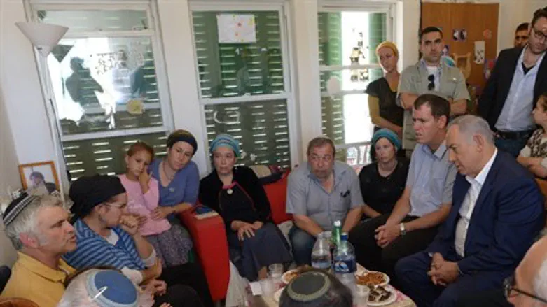 Биньямин Нетаньяху в доме семьи Ариэль