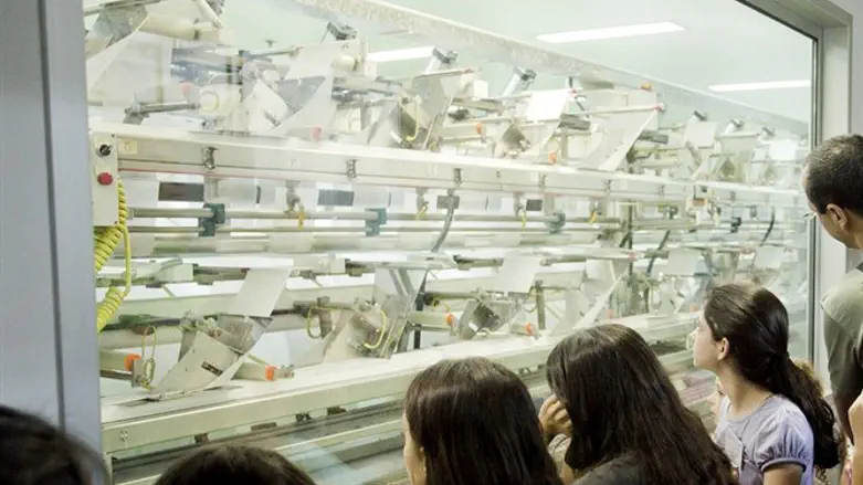 מפעלים מבפנים