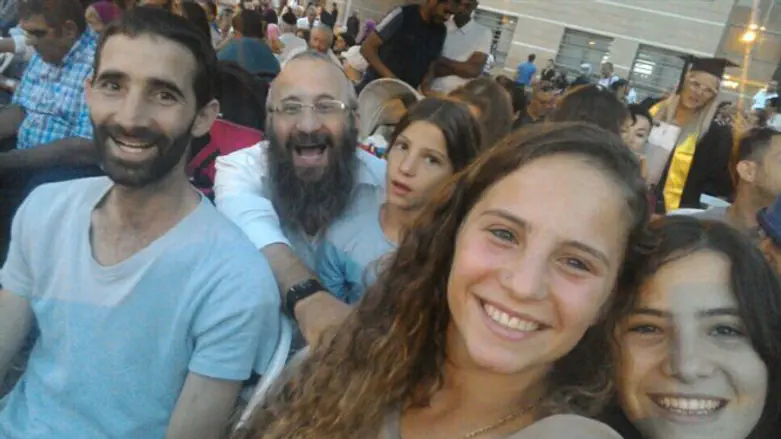 אבא שלי גיבור