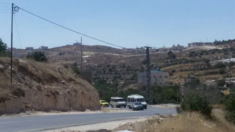 "הכל הצגה, אין כתר ואין סגר"