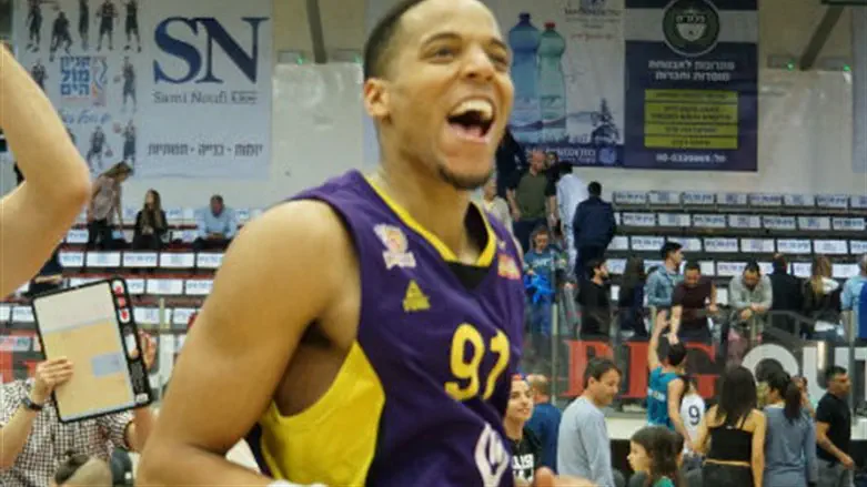 עובר לירושלים. אייזיק רוזפלט