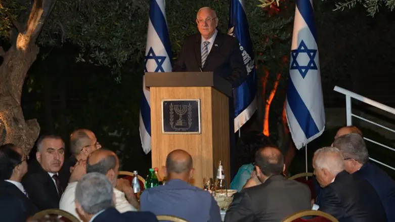 בית הנשיא, הערב