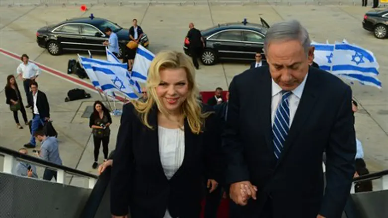 נתניהו ורעייתו שרה יוצאים לביקור באפריקה