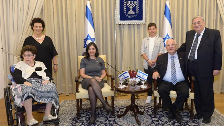 ריבלין עם הזוכים ושרת המשפטים