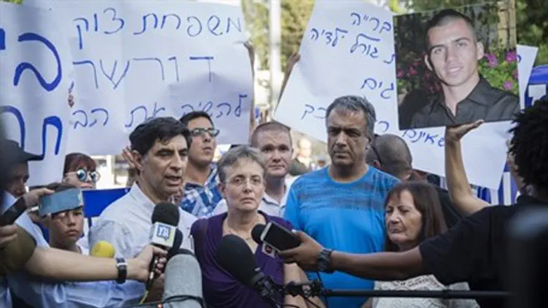 Families of Hadar Goldin and Oron Shaul