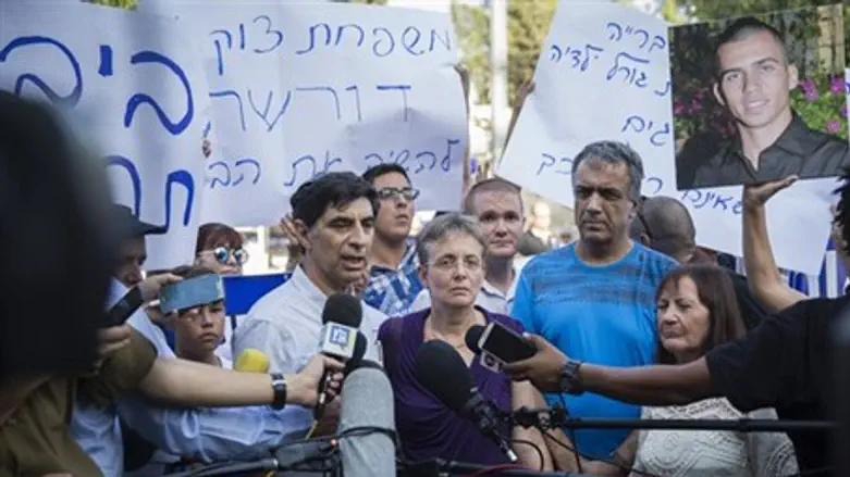 Families of Hadar Goldin and Oron Shaul