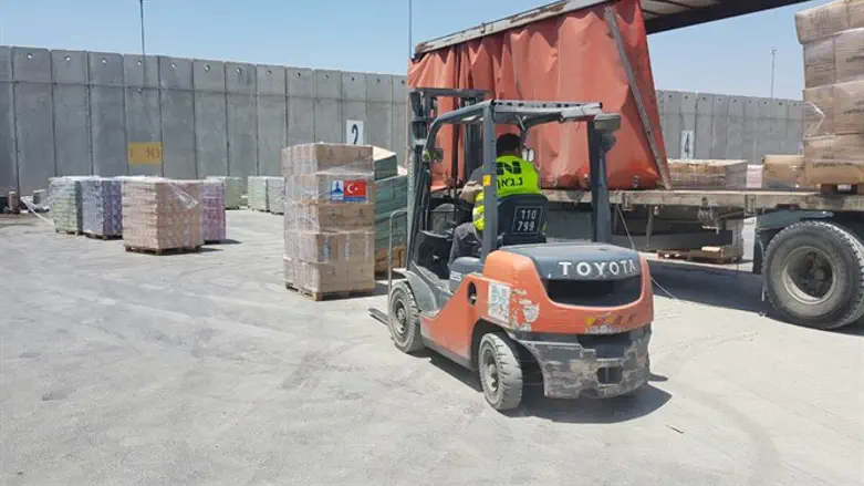 פורקים את המשאית