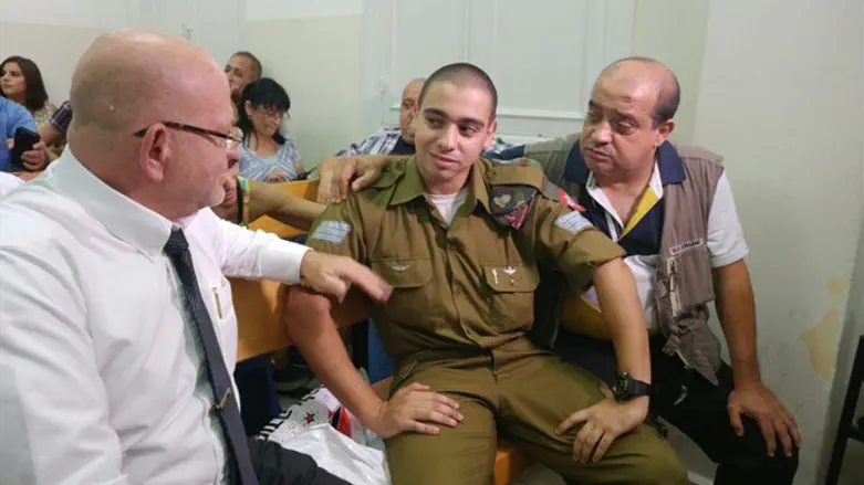 Azariya in military court