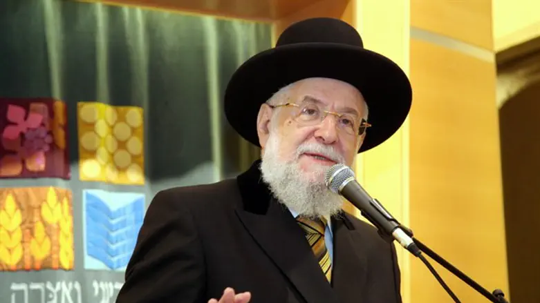 הרב לאו נואם בפני רבני הקהילות