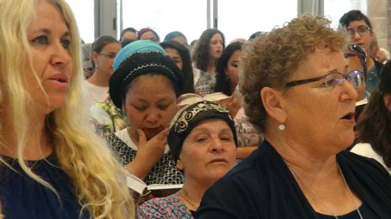 מרים פרץ בתפילה המיוחדת