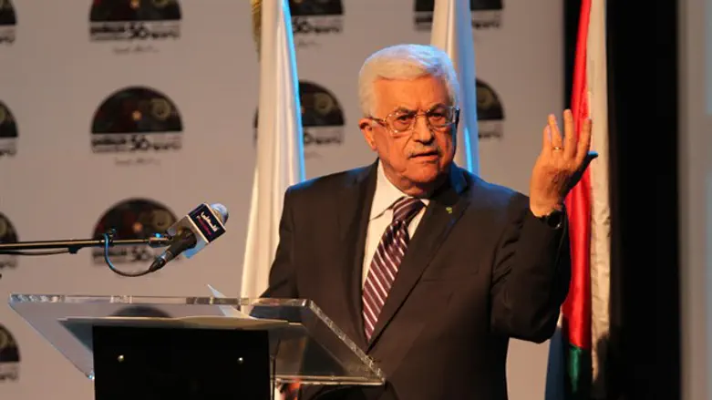 יודע גם לגנות. עבאס