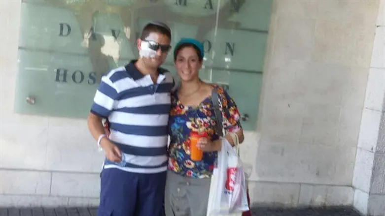 Gilboa and his wife leaving the hopital