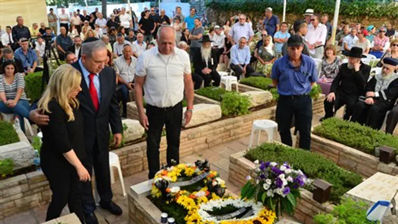 Могила Йони Нетаньяху на горе Герцля