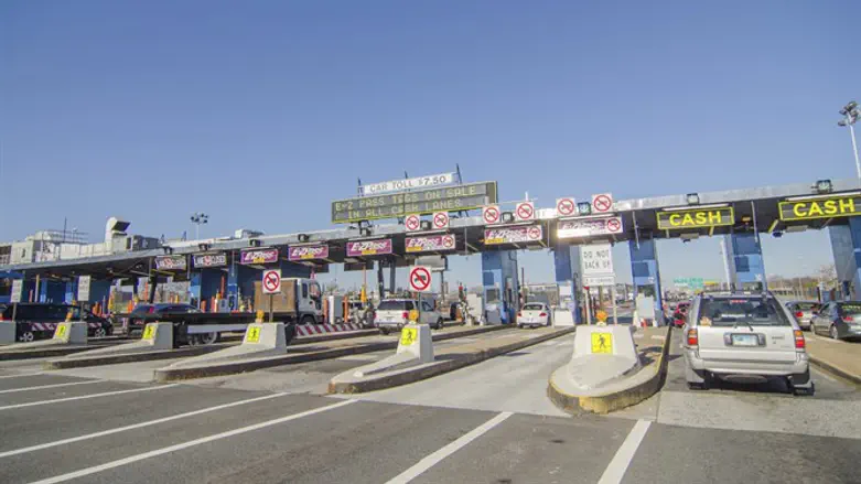Toll highway (illustration)