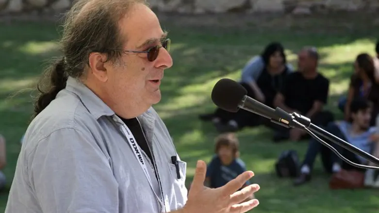 פייסבוק כשסתום לשחרור קיטור. גידי אורשר