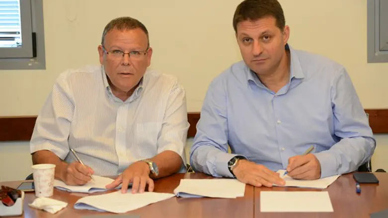 חיים ביבס (מימין) וארנון בר-דוד