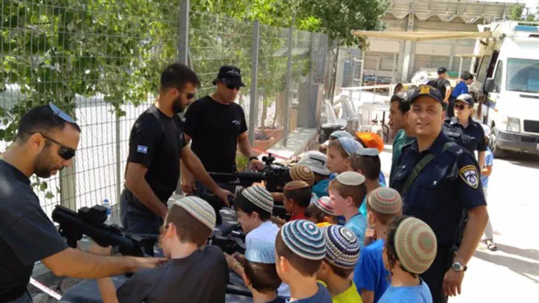 משתתפי היום המיוחד, בעתניאל