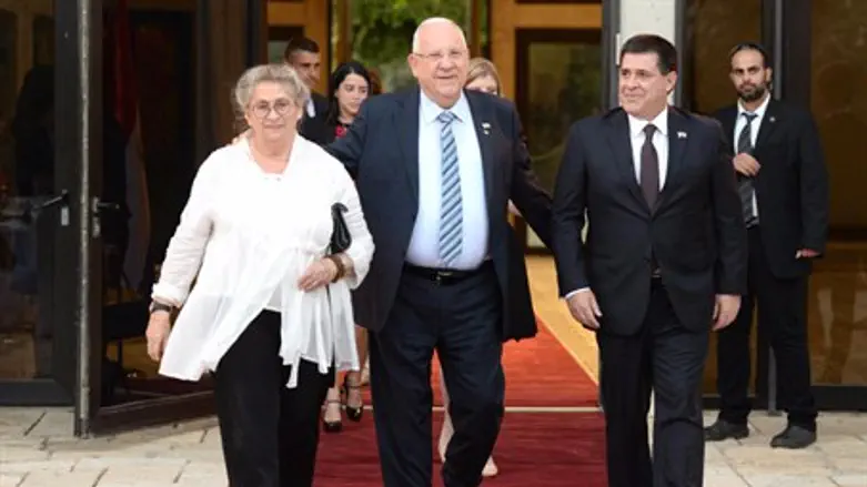 Президентская чета Ривлин и Орасио Картес