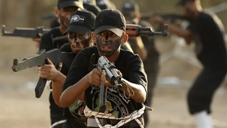 Палестинские дети с автоматами