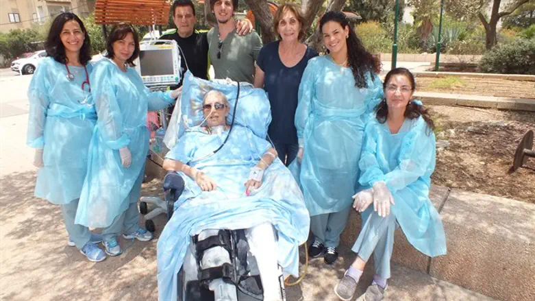 Etty with the hospital staff