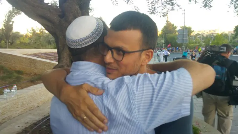 בנצי גופשטיין ואסי עזר