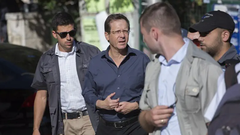 התבטאויות הרבנים הן רק תירוץ לפסטיבל הדוסופובים השנתי. הרצוג מגיע למצעד הגאווה בירושלים