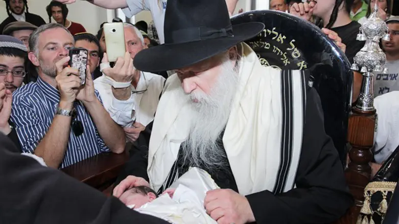 "הברית במתכונת שבה נערכה הייתה קידוש השם גדול". טקס ברית המילה לבנו של אטינגר