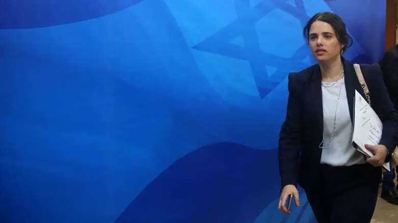 מנערת את המערכת. שרת המשפטים, איילת שקד