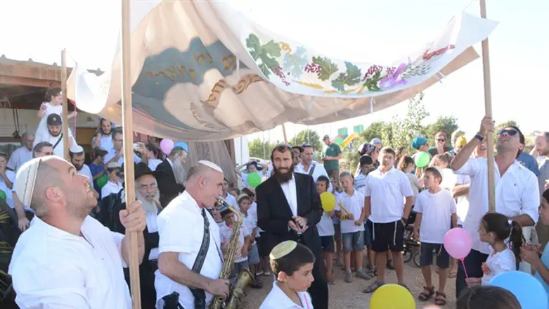 טקס חגיגי לרב היישוב קידה.