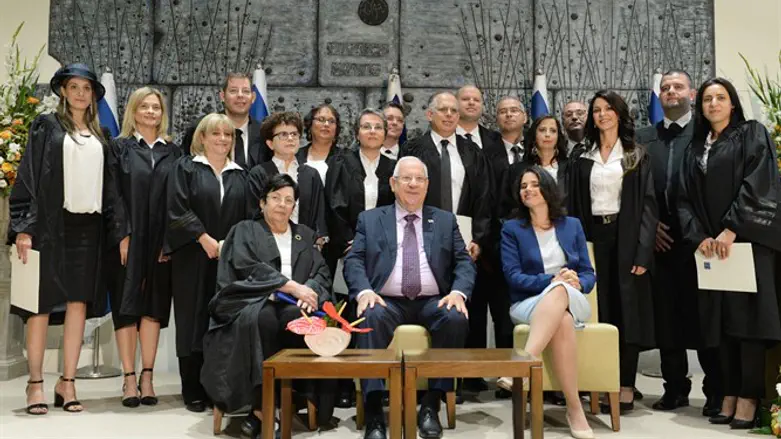 השבעת השופטים. היום