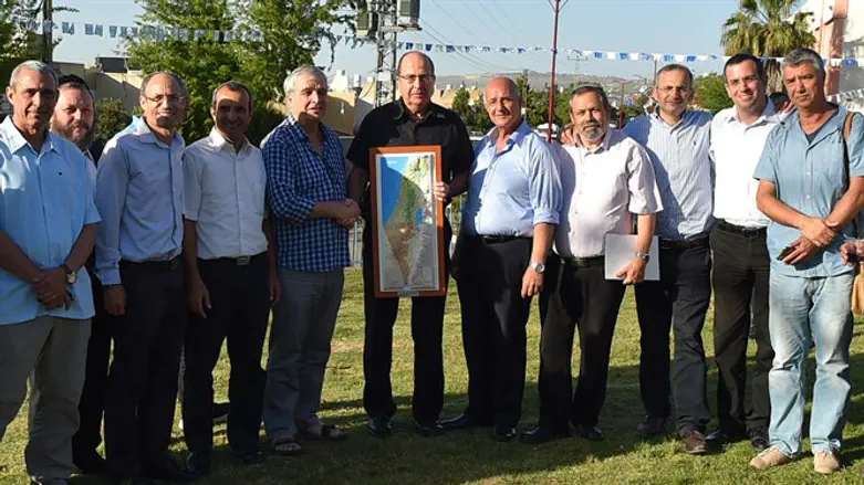 Моше Яалон в группа лидеров поселенческого движения