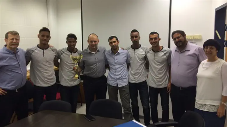 הנבחרת בלשכת השר