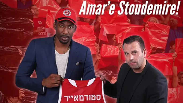 Stoudemire with team owner Uri Alon, displaying his new jersey