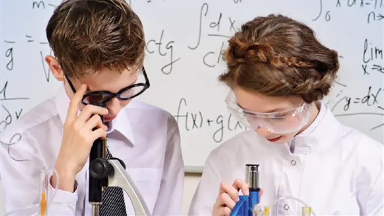 חברה שבה מבוגרים יוצרים את התנאים