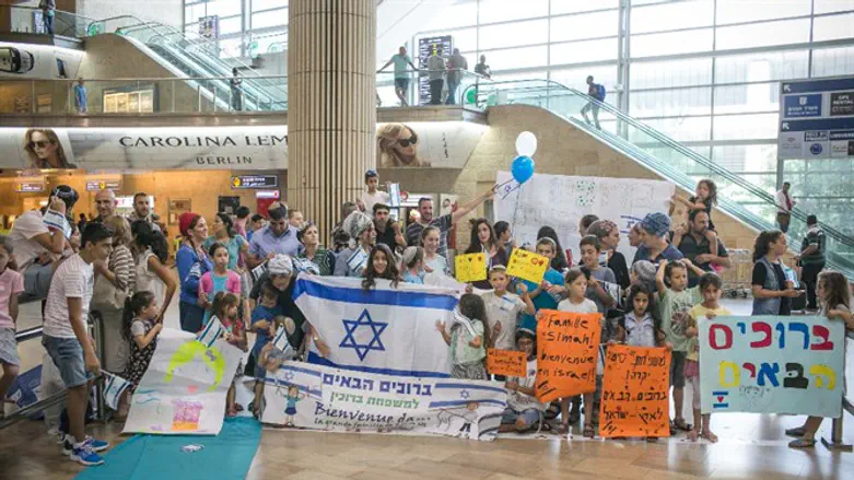 French Olim at Ben Gurion Airpot