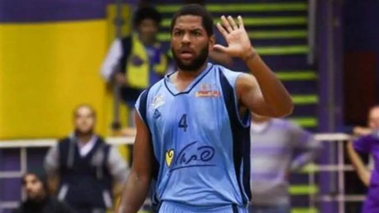 חתם בחולון. קאליף וויאט