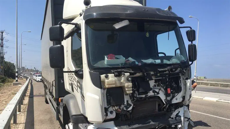 Шоссе №4. Грузовик, который управлял араб